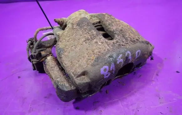 AC 428 Front brake caliper