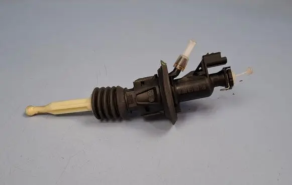 Peugeot Traveller Clutch master cylinder 9809425480