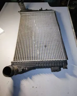 Volkswagen Touran II Intercooler radiator 1K0145803BM