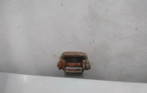 Ford Focus Tailgate/trunk/boot hinge