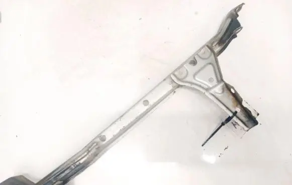 Toyota Avensis Verso Engine mounting bracket