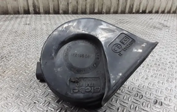 Audi A6 S6 C5 4B Horn signal 4B0951221