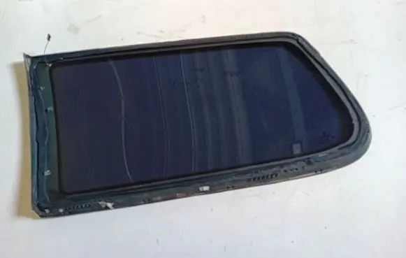 Volkswagen PASSAT B6 Rear side window DOT32M13AS2 43R00021