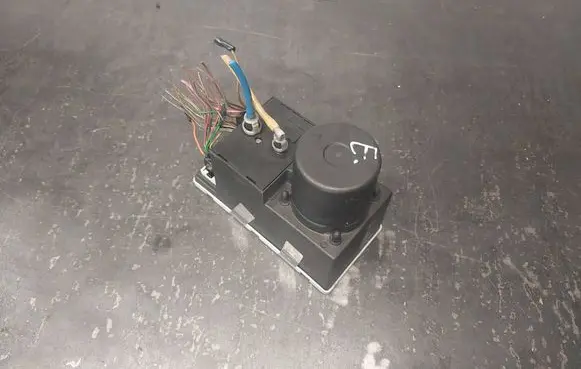 Audi A3 S3 8L Central locking vacuum pump 8L0862257E