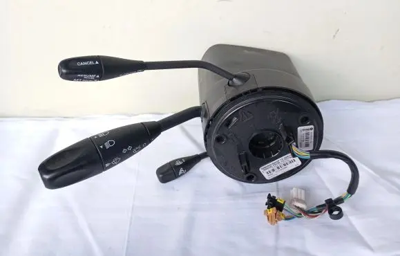 Chrysler 300 - 300C Wiper turn signal indicator stalk/switch 04311251