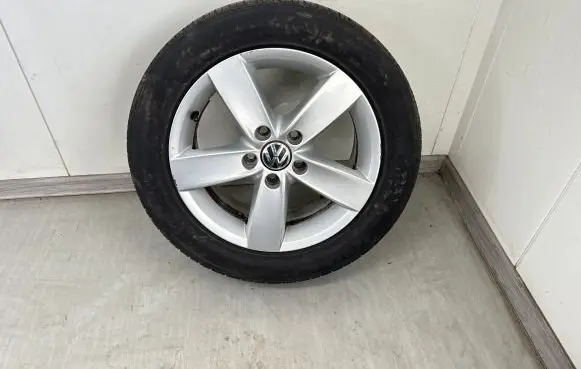 Volkswagen Jetta VI R16 alloy rim 5C0601025R
