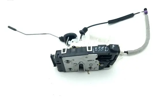 Mercedes-Benz CLS C218 X218 Front door lock A2047203635