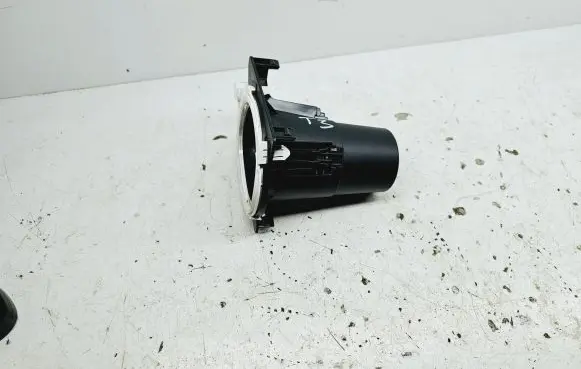 Cup holder front