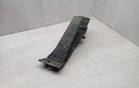 BMW X3 E83 Accelerator throttle pedal 6766930