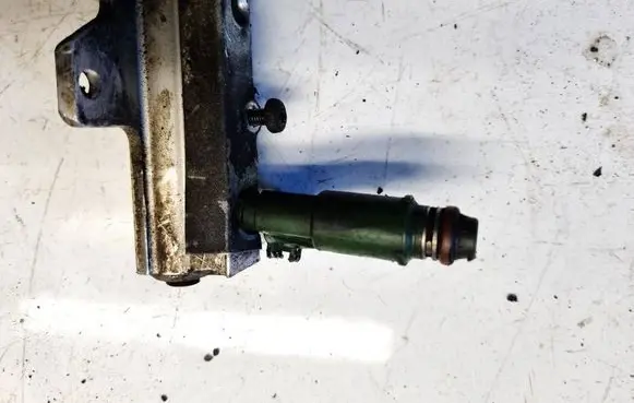 Volvo S60 Fuel injector 9470229