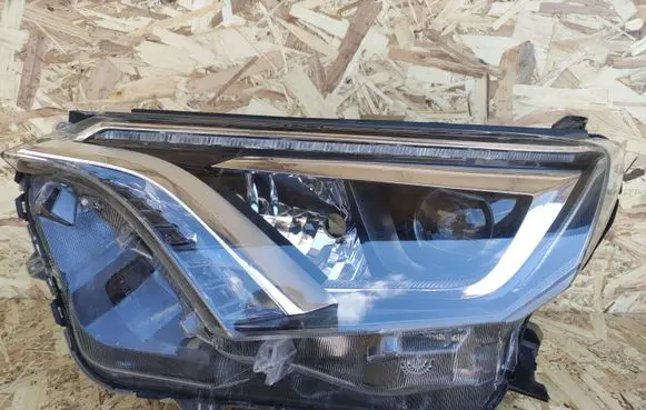 Toyota RAV 4 (XA40) Headlight/headlamp 27012330