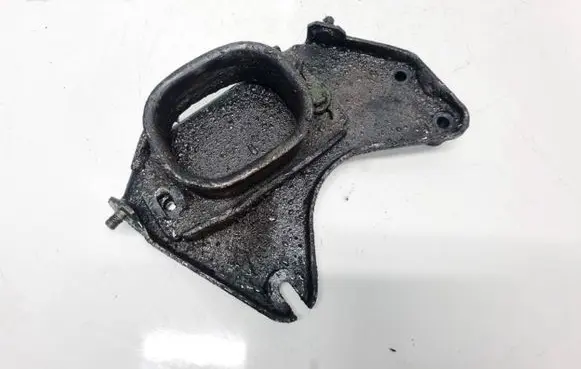 Engine mounting bracket