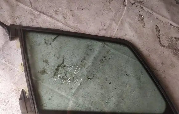 Audi A4 S4 B5 8D Rear side window as2