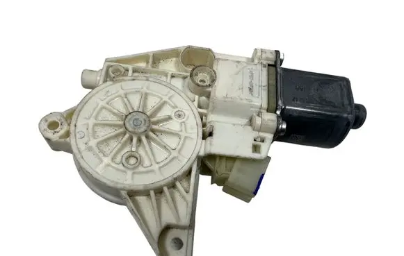 Mercedes-Benz E W212 Front door window regulator motor A2048200242 0130822502 971218100