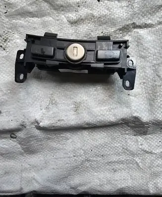 BMW 7 E65 E66 Armrest lock 81422001 B030056T