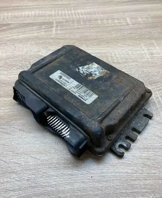 Renault Scenic I Engine control unit/module ECU 8200028833 S110037000A 7700110471