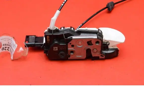 Peugeot 308 Front door lock 006166
