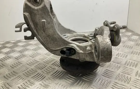 Seat Alhambra (Mk2) Front wheel hub 3C0407257E WHT003857