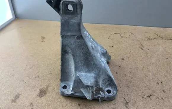 BMW 1 E81 E87 Engine mounting bracket 6781916 22116781916 22116775042
