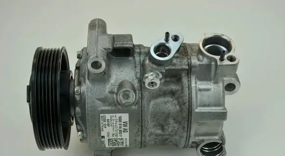 Volkswagen Tiguan Air conditioning (A/C) compressor (pump) 5Q0816803F