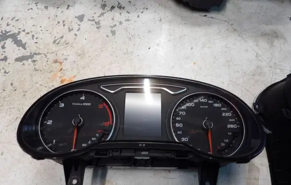 Audi A3 S3 8V Speedometer (instrument cluster) 8V0920870H 1455010642 VDD0242002