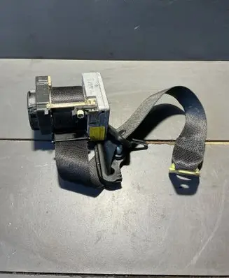 Mercedes-Benz S W220 Front seatbelt 33015930F