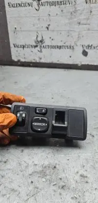 Toyota Corolla E120 E130 Wing mirror switch 183574