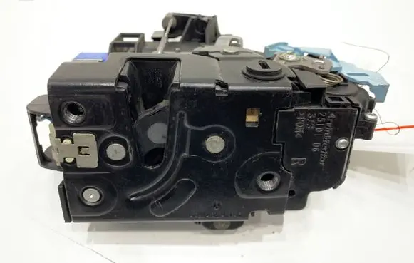 Volkswagen Golf V Rear door lock 7L0839016D