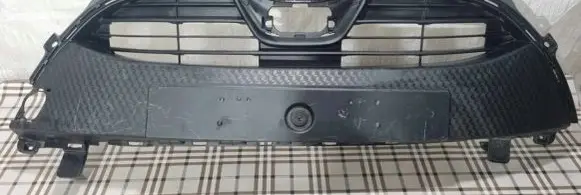 Toyota Yaris Front bumper lower grill
