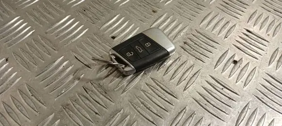 Volkswagen PASSAT B8 Ignition key/card 3G0959752