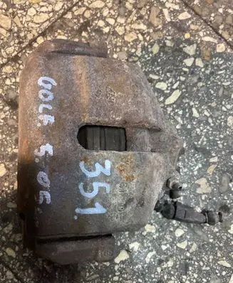 Front brake caliper