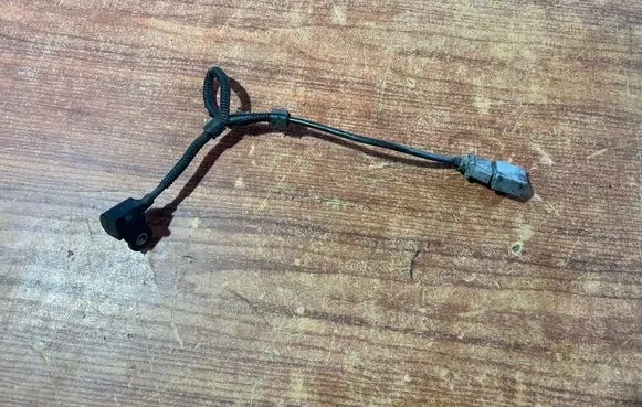 Audi A4 S4 B8 8K Camshaft speed sensor 03L957147 03L906433