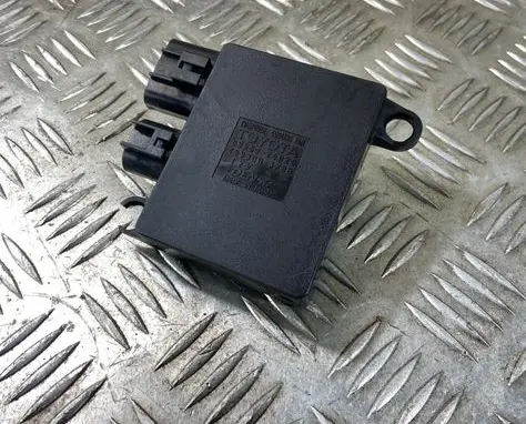 Lexus RX 330 - 350 - 400H Coolant fan relay 8925726020