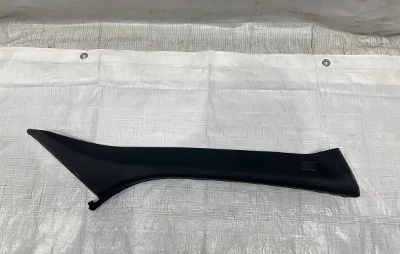 Land Rover Discovery 5 (B) pillar trim (bottom)