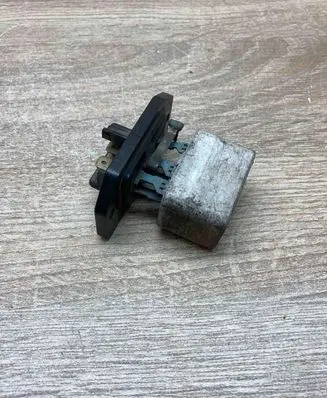 Mazda 121 Heater blower motor/fan resistor 6L735