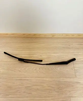 Front wiper blade arm