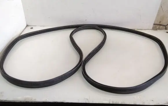 Trunk rubber seal (body)