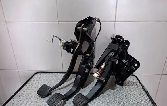 Ford S-MAX Accelerator throttle pedal 6G929F836JC C95YE02