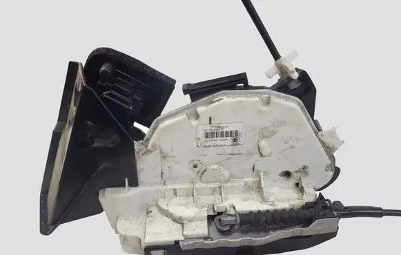 Skoda Yeti (5L) Rear door lock 5E0839016 5L0839090A