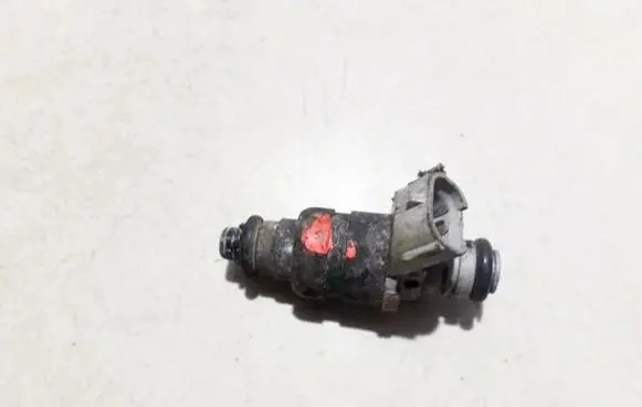 Mitsubishi Colt Fuel injector mr988977
