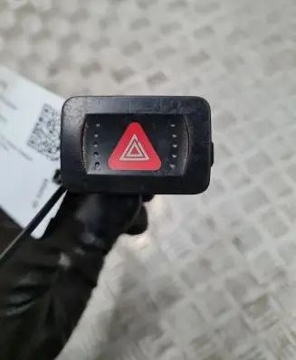 Volkswagen Golf IV Hazard light switch 1J0953235A