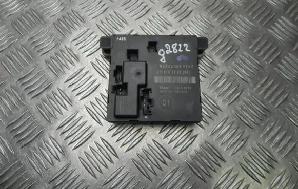Mercedes-Benz E W211 Door control unit/module A2118703285 G2822