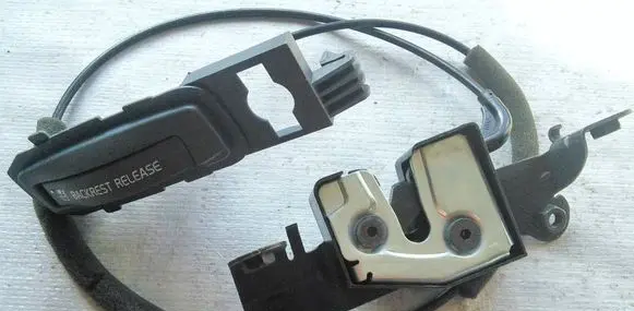 Volvo S60 Rear seat cable / handle 1060202