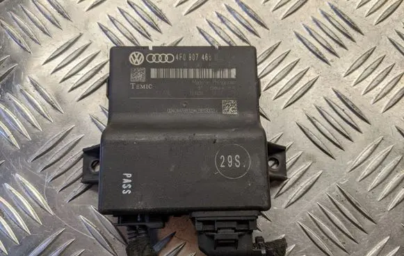 Audi A6 S6 C6 4F Gateway control module 4F0907468M