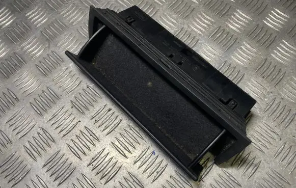 BMW 3 E46 Glove box 68260312