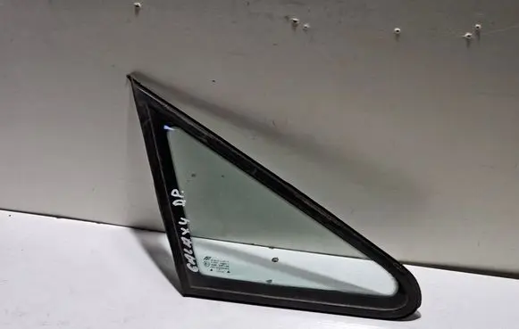 Ford Galaxy Front door vent window glass four-door 43R001100