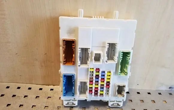 Ford Focus Fuse module BV6T14014