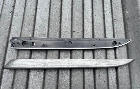 Land Rover Discovery 5 Other front door trim element HY32237B74 L0270866AA01