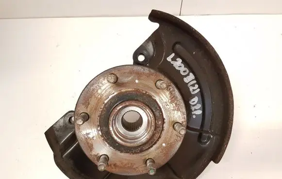 Mitsubishi L200 Front wheel hub MB891088