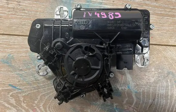 Volkswagen Tiguan Tailgate boot lock/latch motor 3G0827887C